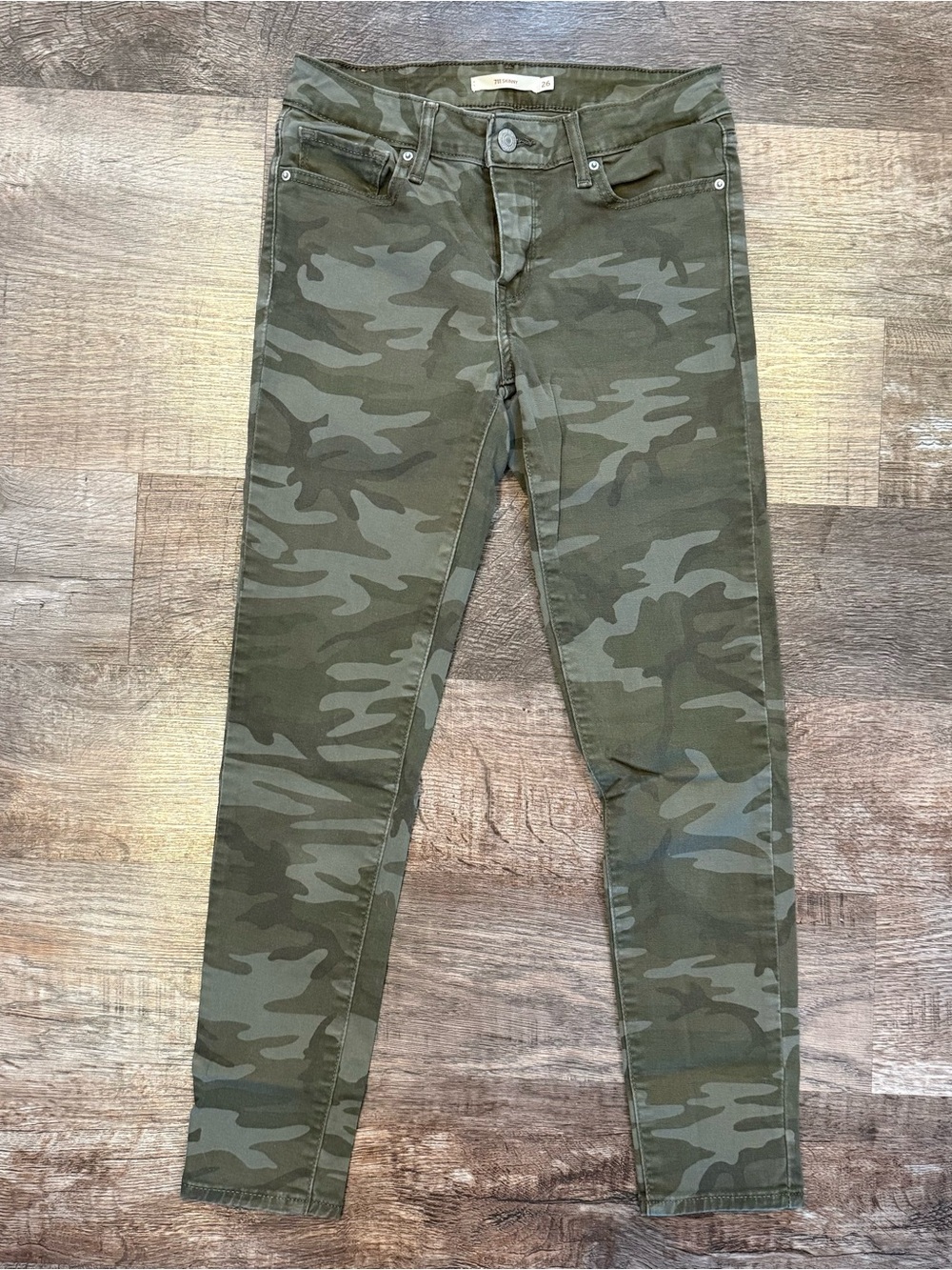Levi 711 Green Camo Skinny Jeans Mid Rise 26 Waist Ankle Length Army Miltary